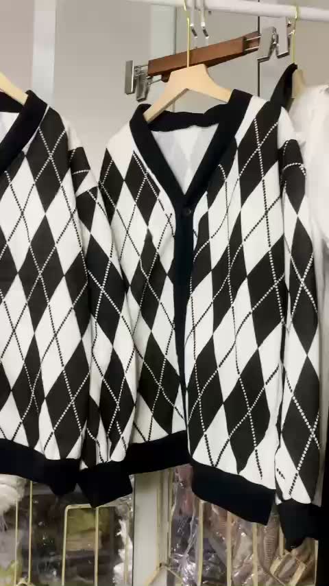 Áo Khoác Cardigan Nữ Kẻ Thoi Form Rộng Đen/ Hồng Chất Nỉ | BigBuy360 - bigbuy360.vn