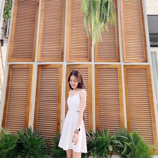 Đầm khoét eo