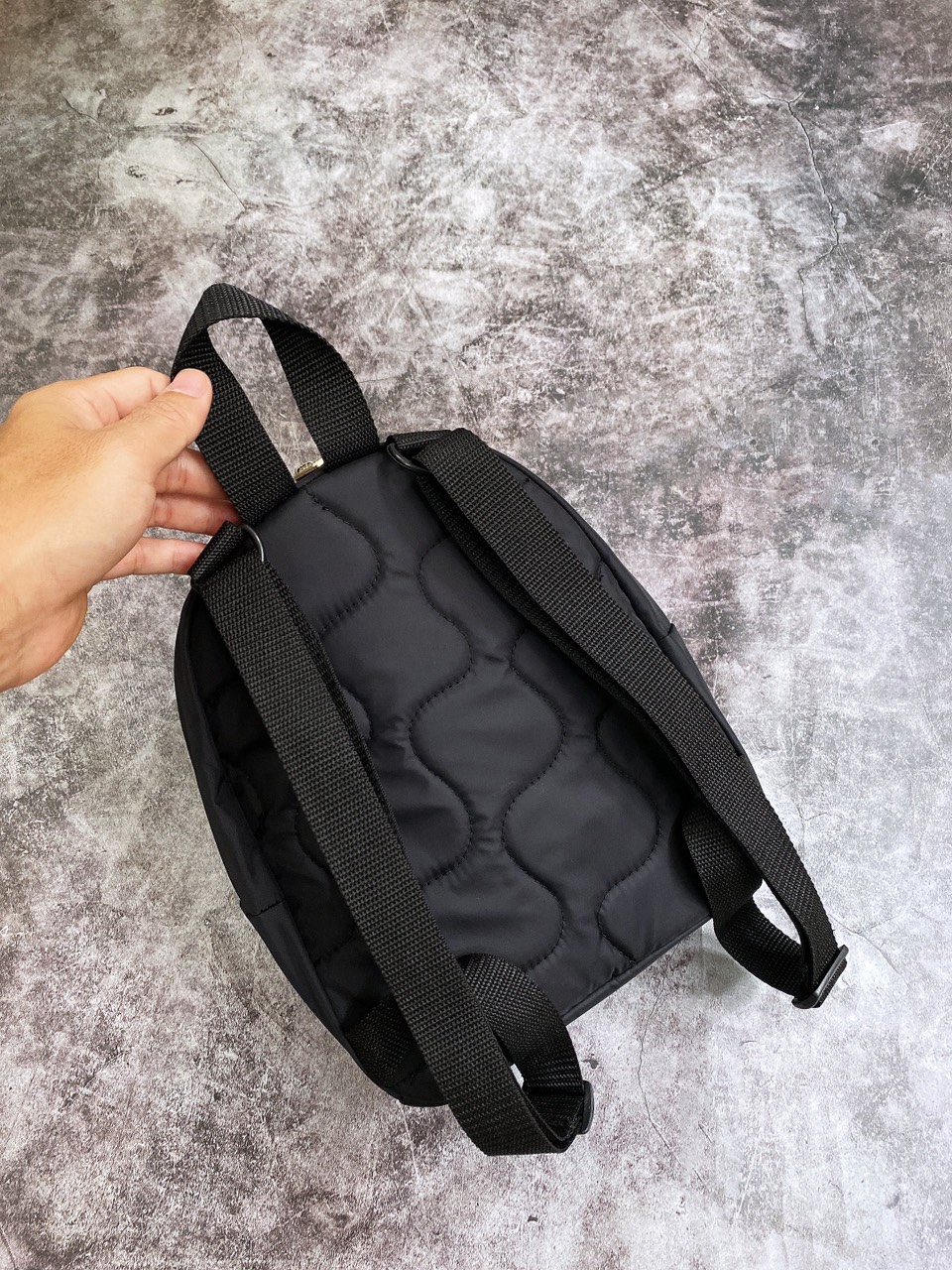 (HÀNG XUẤT XỊN) Balo das đen phối logo chữ B194 LINEAR MINI BACKPACK BLACK CM5561 Kích thước: 22 cm x 12 cm x 27 cm