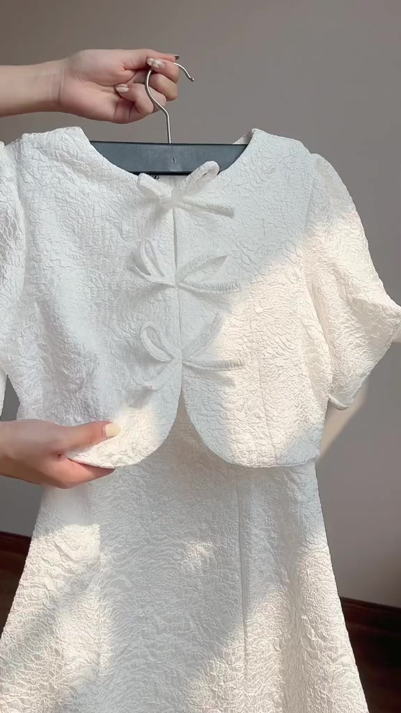 Váy Nữ Trắng 3 Nơ Ngực Size S M Vải Hoa Nổi Cao Cấp Đầm Nữ Hè 2023 Đi Chơi | BigBuy360 - bigbuy360.vn
