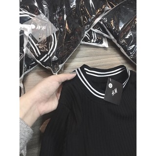 Váy len tăm viền cổ