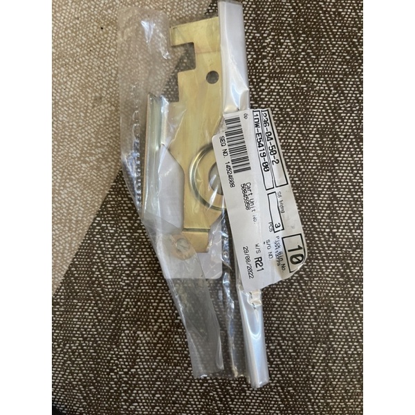 Pat giữ dây khoá nồi côn xe cuxi yamaha