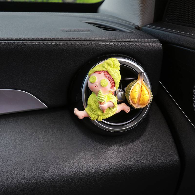 Sáp thơm gắn lỗ thông gió xe hơi hình thiếu nữ sầu riêng dễ thương