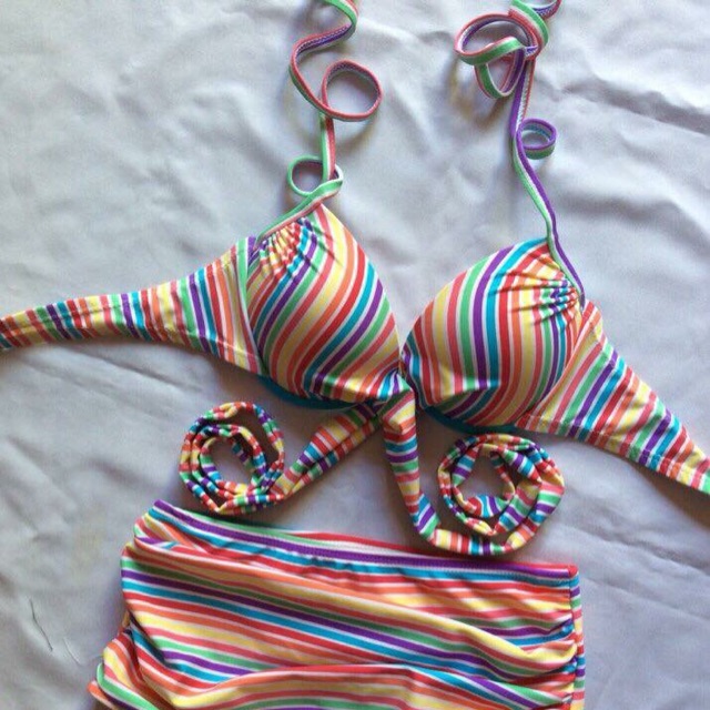 Bikini bơi 
