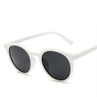 Kính mắt mèo hot trend.