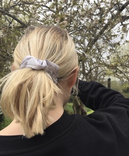 Cột tóc scrunchies satin bóng hot trend