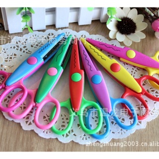 Kéo cắt viền