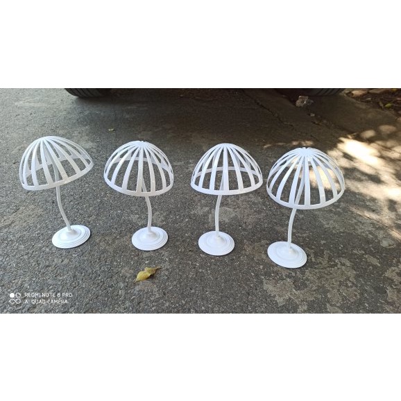 Giá treo trưng bày mũ người lớn, trẻ em bằng nhựa phối viền ren xinh xắn - mắc treo mũ