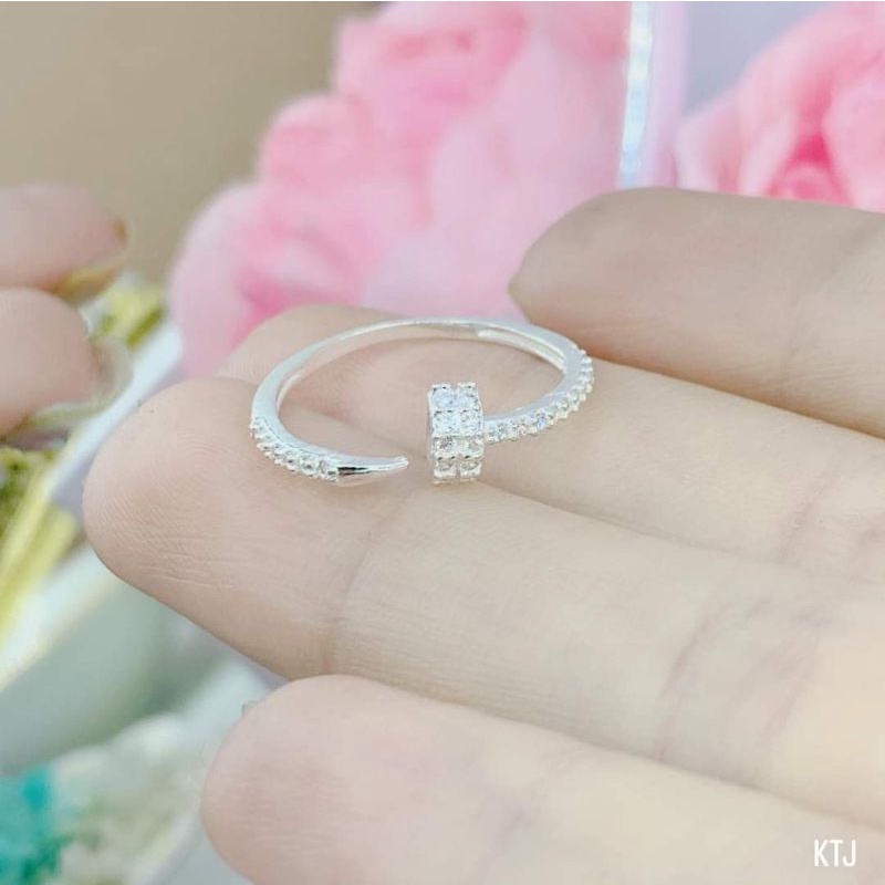 Nhẫn bạc Nhẫn đinh tán cá tính nạm đá trắng nhỏ free size Van Jewelry V10028
