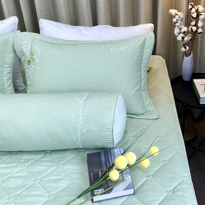 Bộ ga giường chần bông K-Bedding By Everon KMTS họa tiết thêu - Chất liệu Microtencel