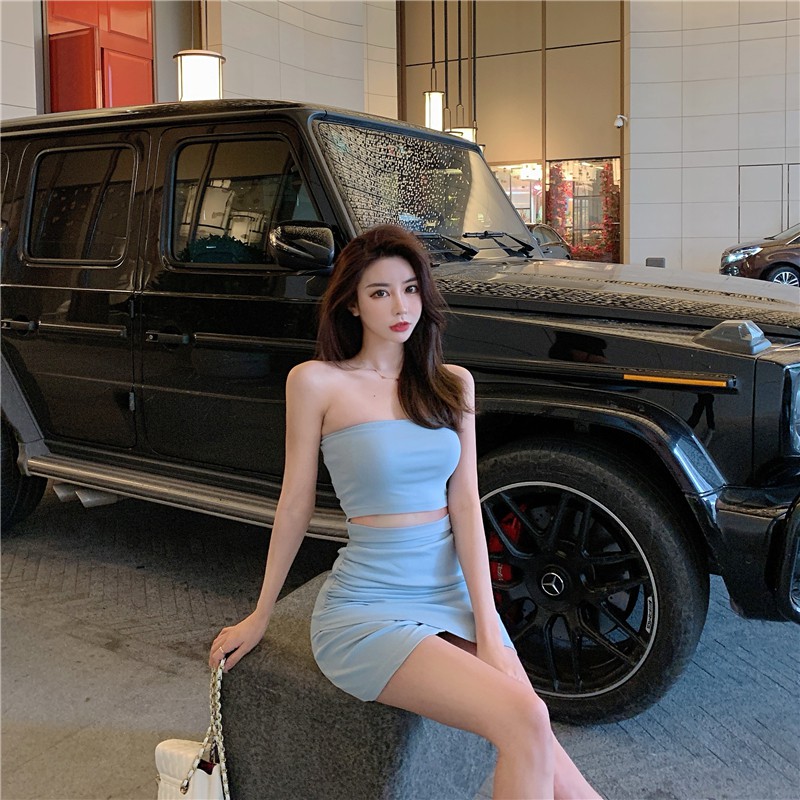 Set croptop và váy body cúp ngực hở bụng