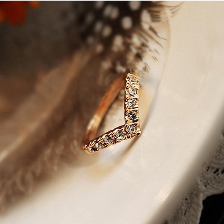 Nhẫn Sweet mint mặt chữ V đính kim cương thời trang sang trọng cho nữ