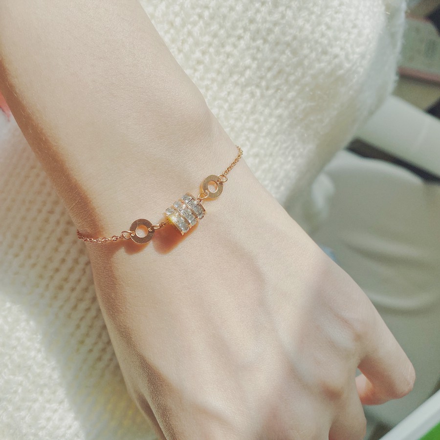 Lắc tay titan 3 vòng đính đá phối mặt tròn khắc số la mã không gỉ WB191002