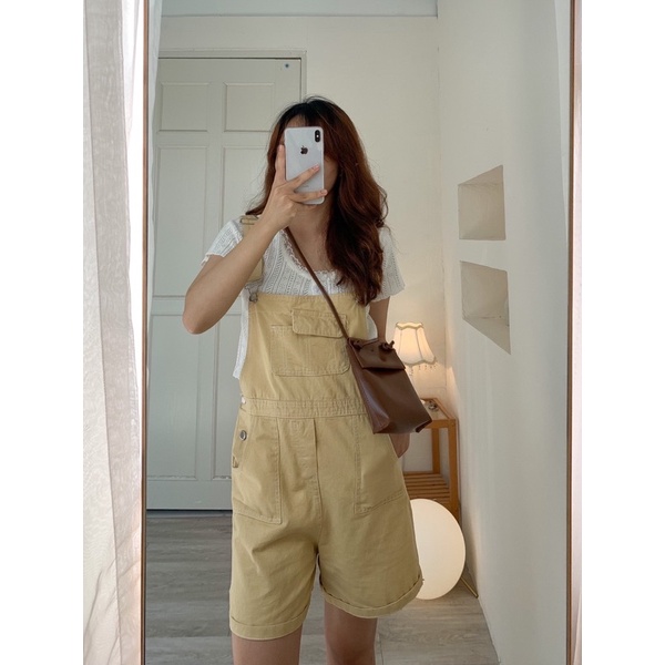 Yếm quần ngắn màu be