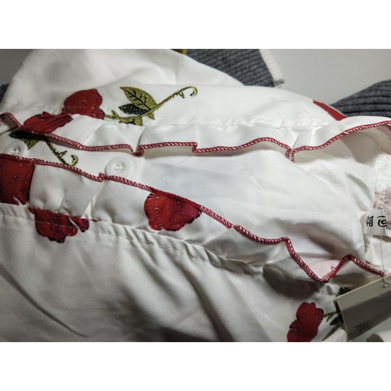 [Order] Áo sơ mi trắng kiểu viền bèo nhún thêu hoa hồng đỏ hàng thiết kế đẹp sang chảnh (ảnh thật)