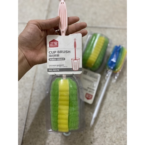 Cây cọ rửa cốc, bình sữa tạo nhiều bọt