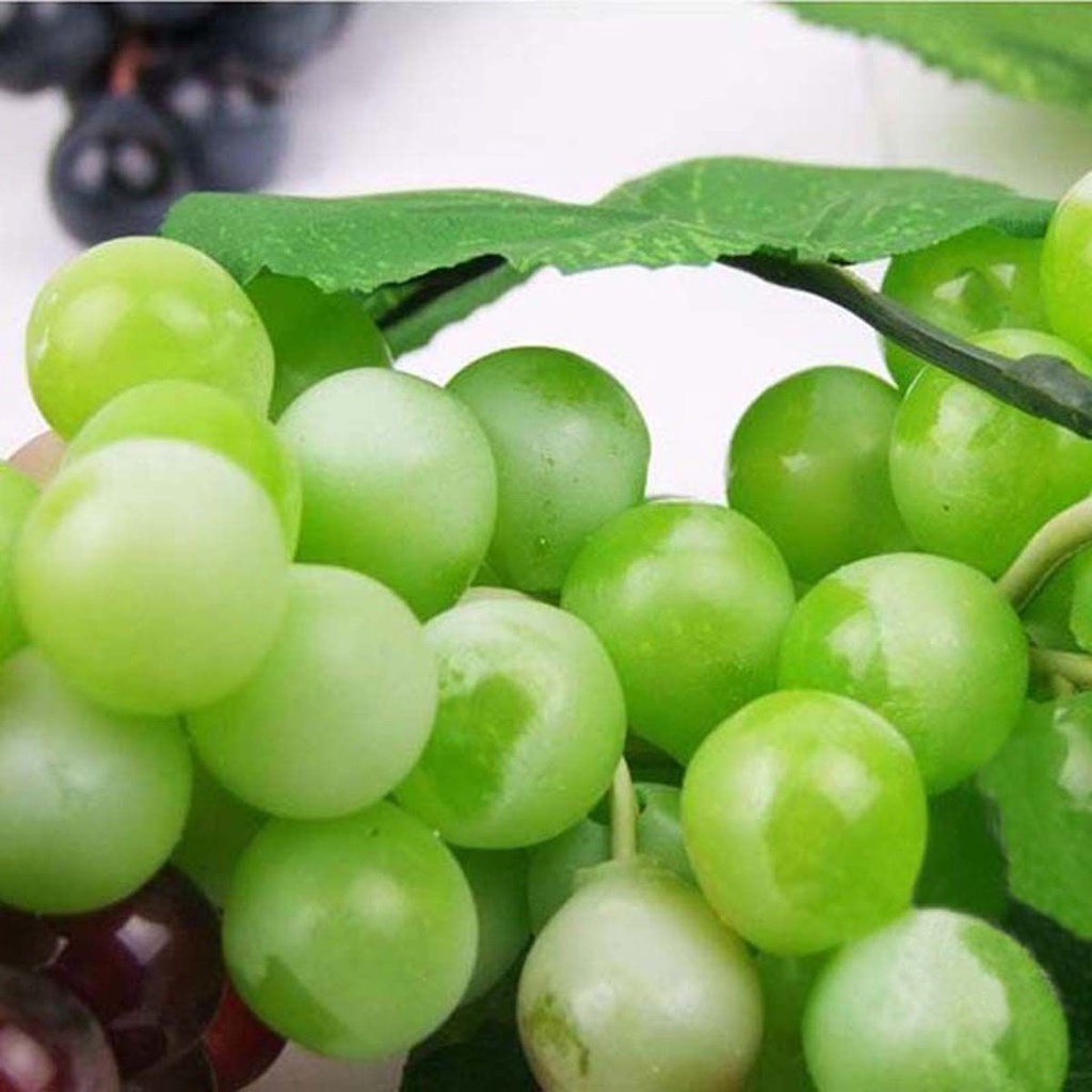 Chùm nho giả bằng nhựa dùng trang trí tiệc cưới