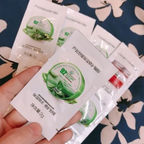 Gói gel lô hội dưỡng ẩm trắng mịn da 92% Aloe Vera Lcosin