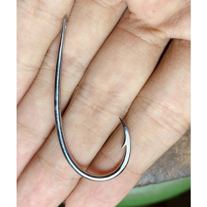 Dũa lấy ngạnh lưỡi câu cực tinh.