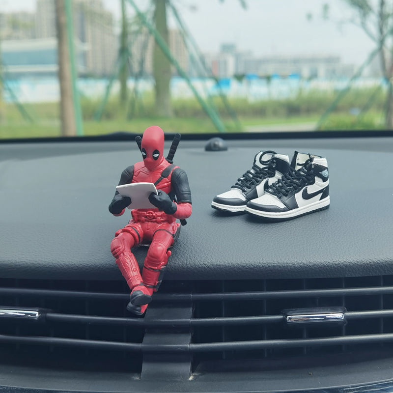 Tượng Nhân Vật Deadpool Trang Trí Xe Hơi Dễ Thương