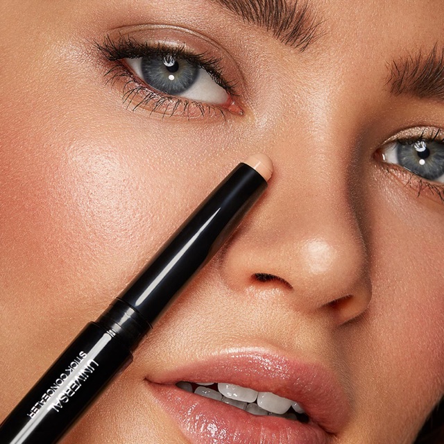 Bút che khuyết điểm Kiko Universal Stick Concealer