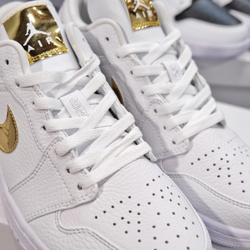 Giày Jordan cổ thấp, Jordan 1 Low Metalic Gold Hàng Chuẩn S.Cấp, Full Box Bill và Phụ Kiện
