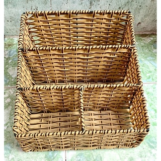 Khay đựng mỹ phẩm đa năng bằng nhựa giả mây