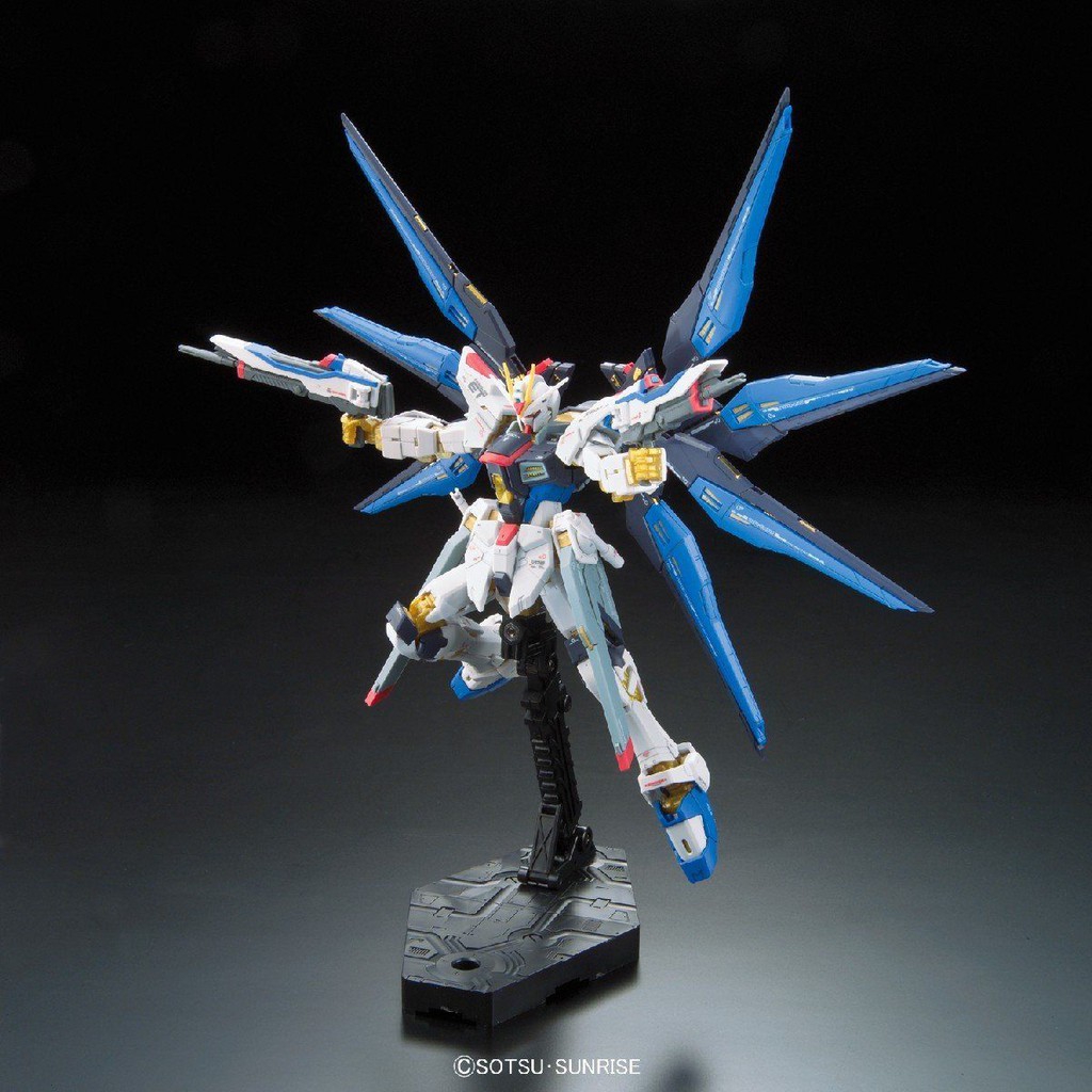 Mô Hình Lắp Ráp Gundam RG Strike Freedom