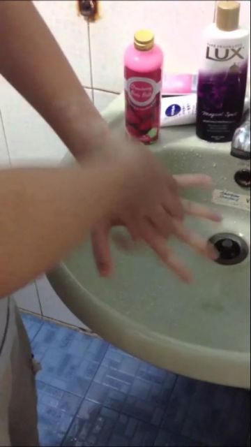 Sữa tắm trắng dâu 2in1 giá sỉ