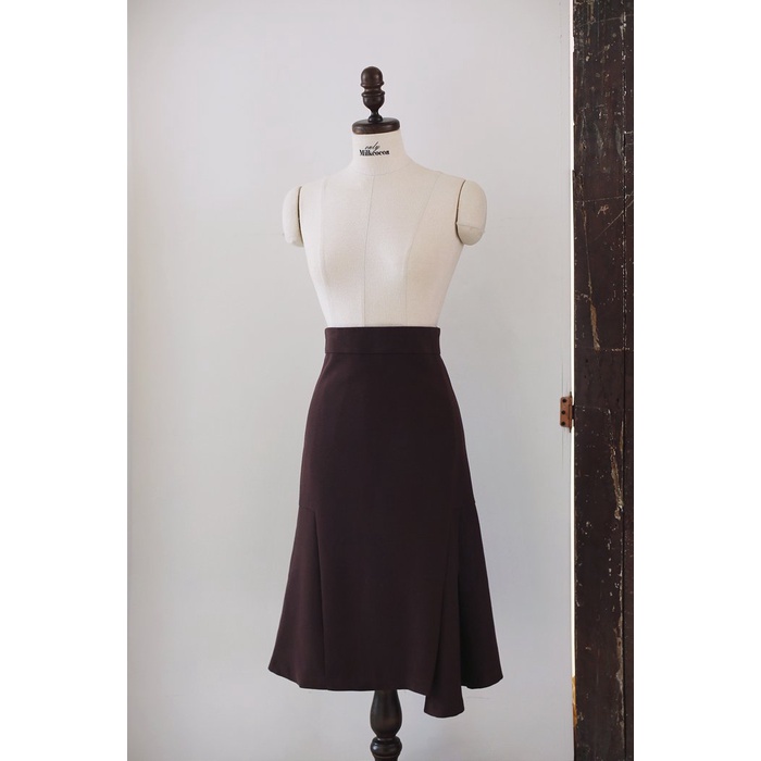 Chân váy dài dập li công sở, xẻ tà dáng midi - M111