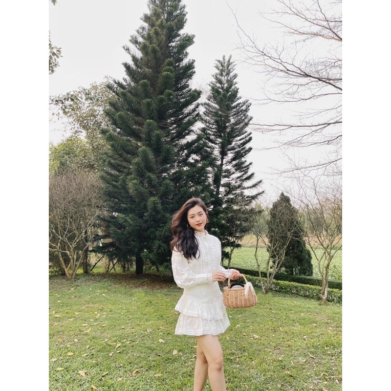 Set áo sơ mi phối ren và chân váy xoè tầng