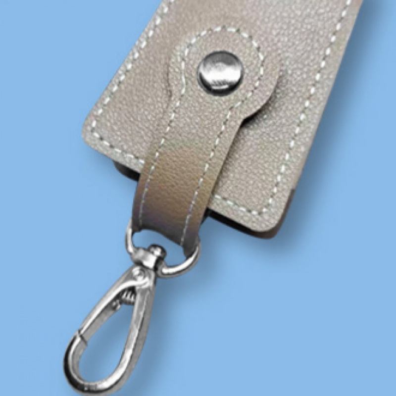 Bình Xịt Cồn Cầm Tay 30ml Bằng Da Dùng Một Lần Tiện Dụng Khi Đi Du Lịch