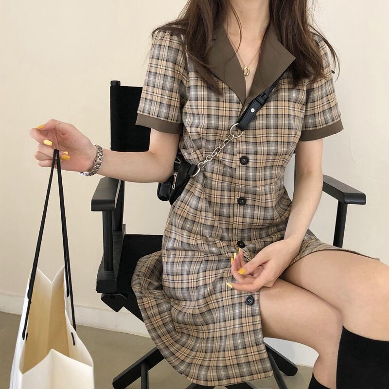 Váy Hàn Quốc kẻ sọc caro cổ chữ V ngắn tay,đầm công sở chữ A có cúc hot 2021 có hai màu hai size S,M (hàng có sẵn)