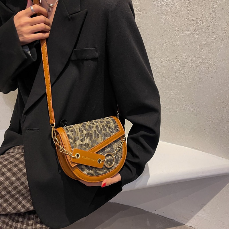 Túi đeo chéo vai IELGY họa tiết da báo phong cách cá tính dành cho nữ