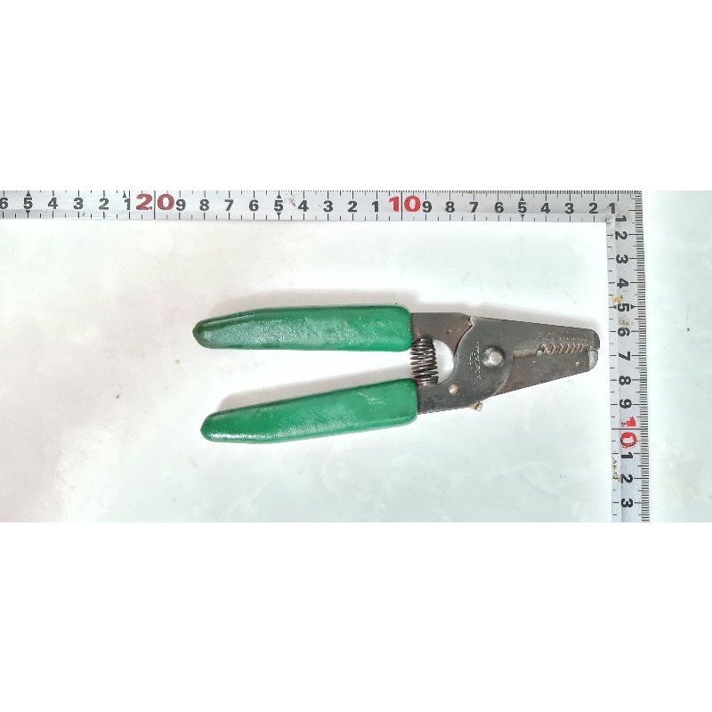 Kìm cắt tuốt dây Hozan P95 nhật bãi
