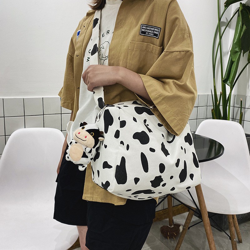 Túi đeo chéo họa tiết bò sữa Hot Style