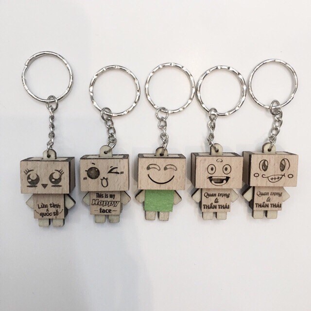 Móc khoá người gỗ giao chữ ngẫu nhiên
