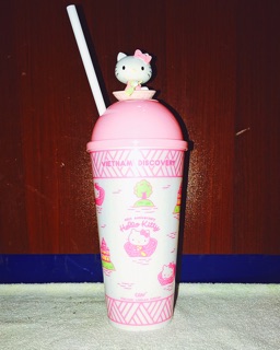 PHIÊN BẢN ĐẶC BIỆT HELLO KITTY (KÈM ỐNG HÚT)