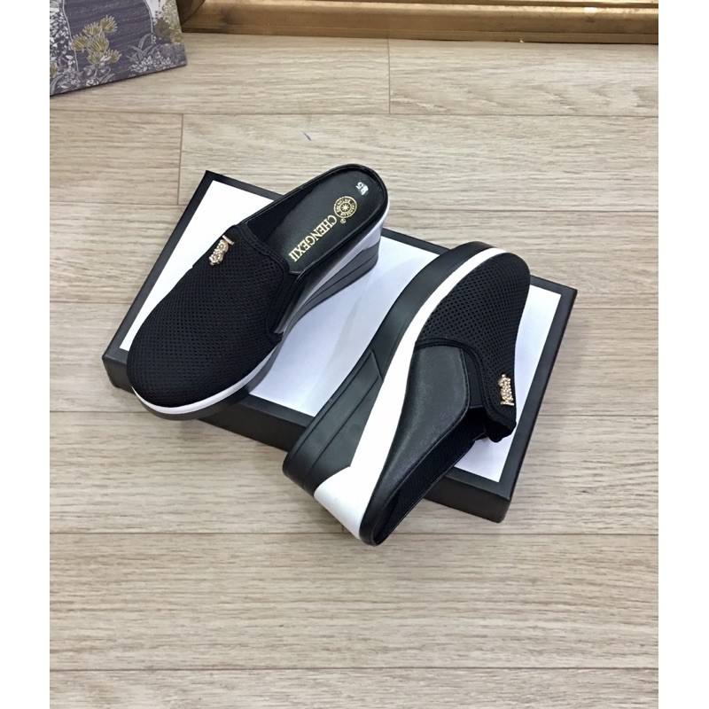 sục thể thao mẫu mới ( hình thật )