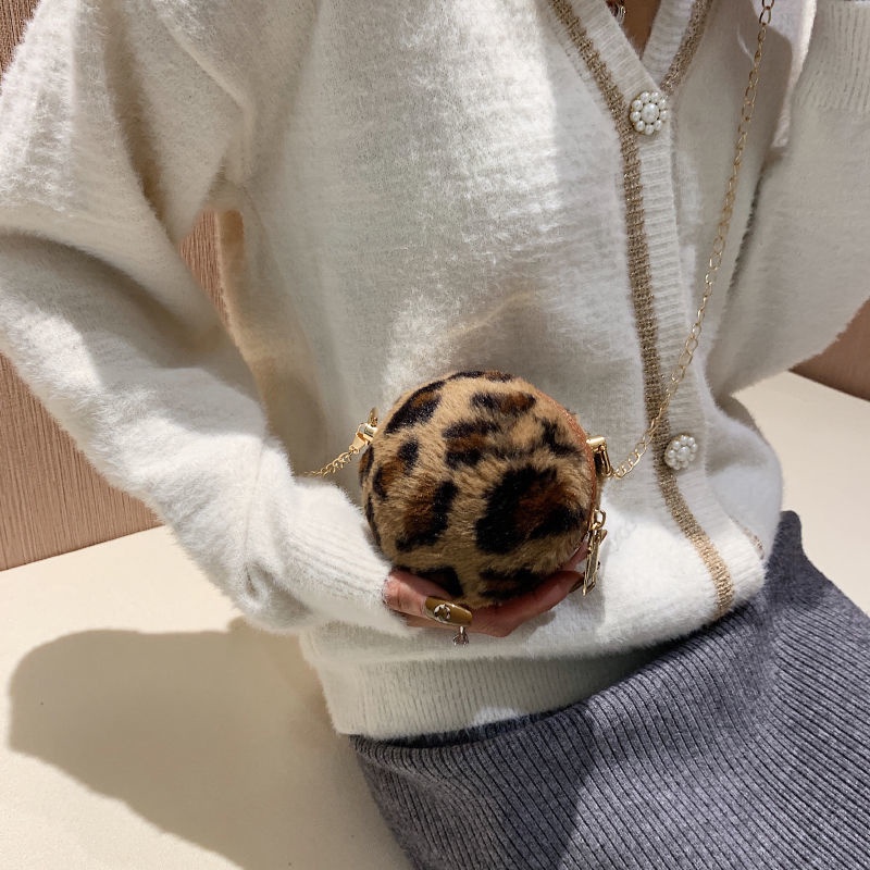 Túi Xách Đeo Vai Mini Hình Quả Bóng Đá Phủ Lông Dễ Thương Thời Trang Thu Đông Cho Nữ