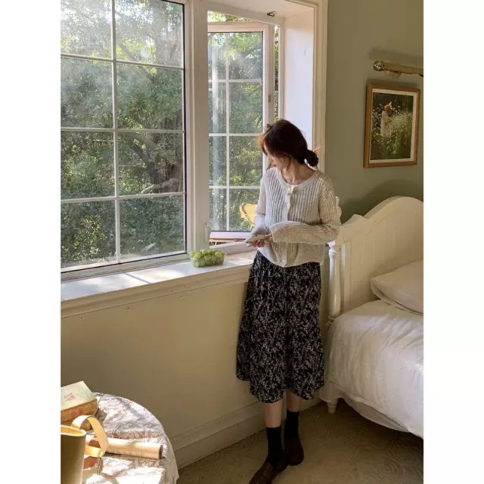 Đầm hoa hai dây cổ chữ V phối ren phong cách Hàn Quốc