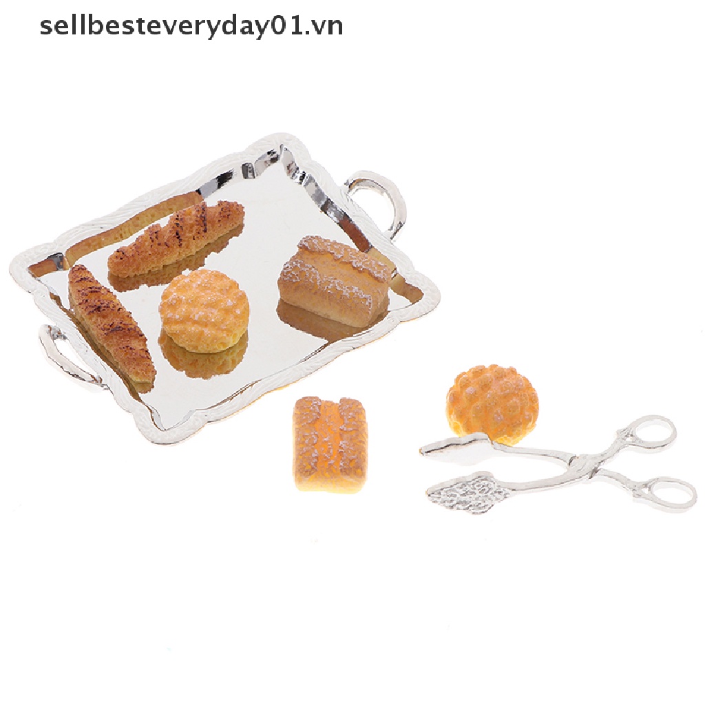 Set 8 Món Đồ Chơi Gồm Khay Bạc + 6 Bánh Mì Tỉ Lệ 1: 12 + Kẹp Bạc Trang Trí Nhà Búp Bê