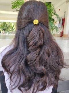 Buộc tóc hoa cúc vàng