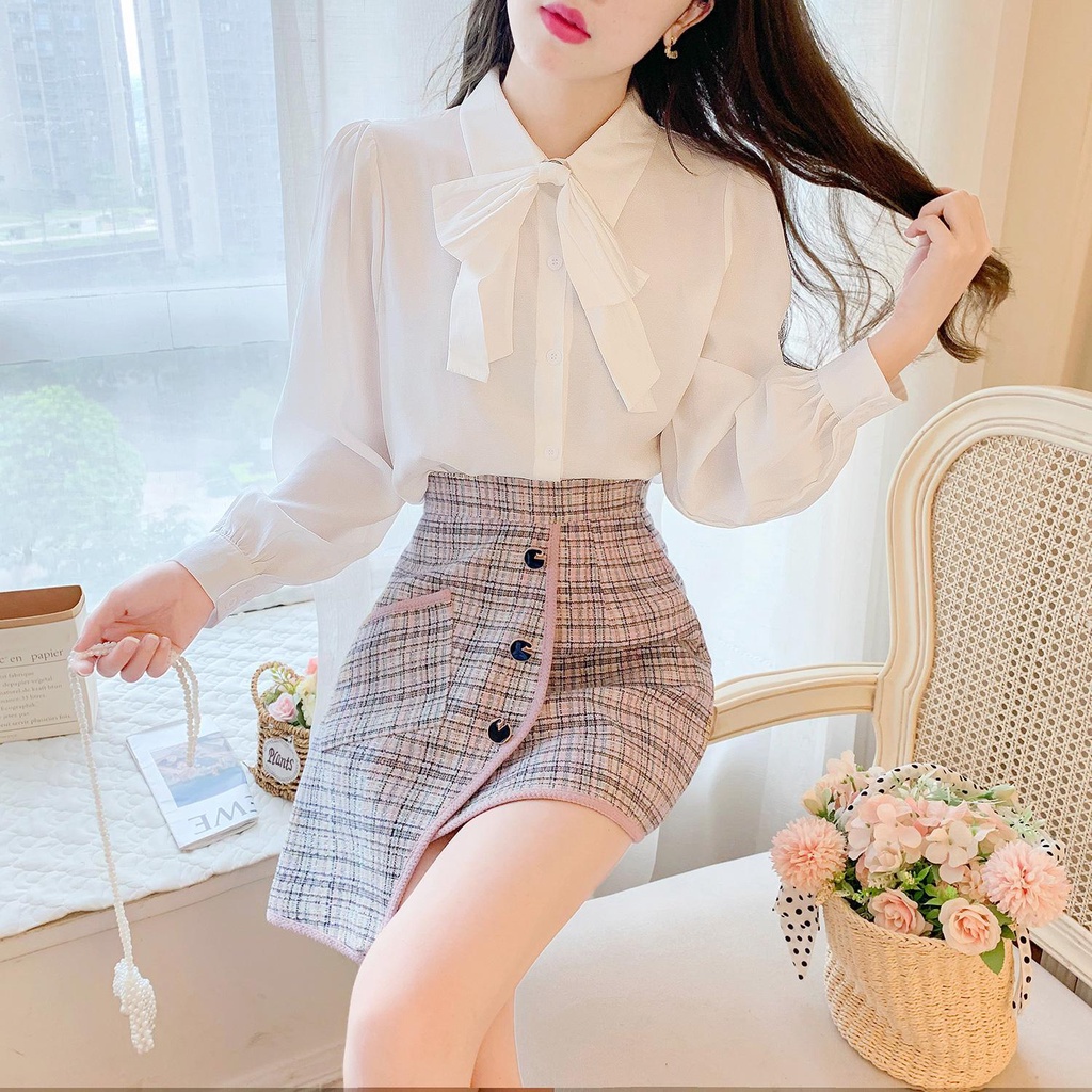 Những quý cô có tính khí nhẹ nhàng phù hợp với áo sơ mi dài tay thắt nơ + chân váy hai mảnh vải tuýt