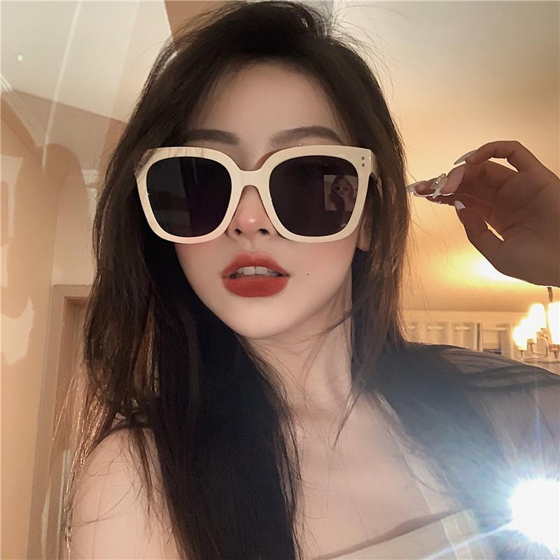 Beige frame square fashion sunglasses