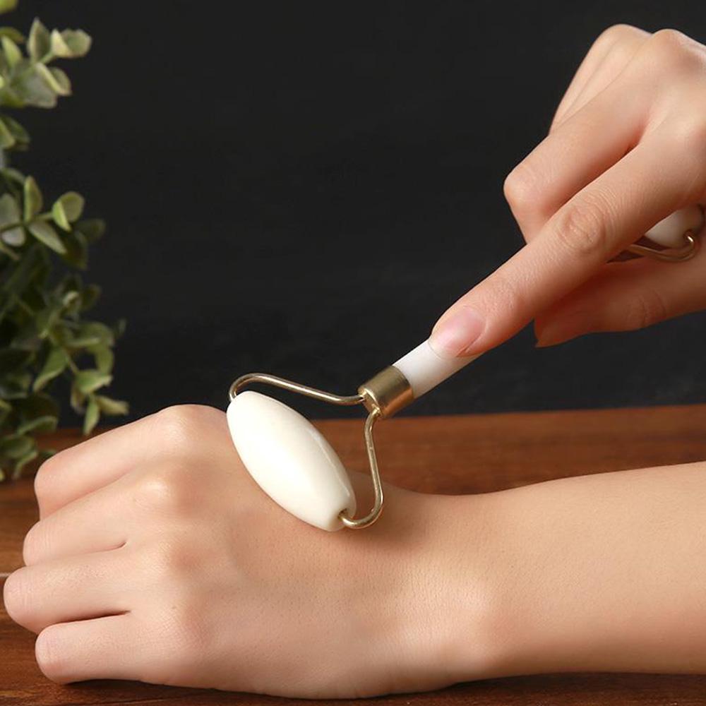 Cây lăn massage mặt bằng đá ngọc bích tự nhiên