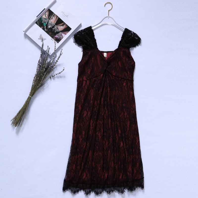 Đầm Ren Xếp Ly Sát Nách Cổ Chữ V Sâu Plus Size Phong Cách Gothic