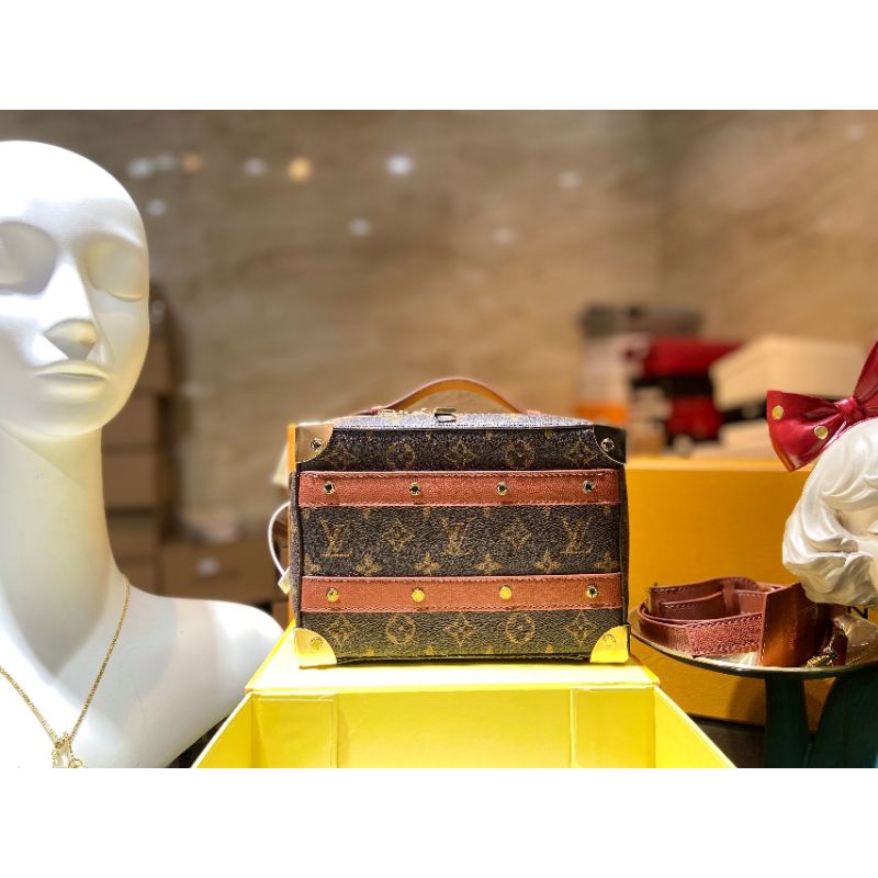 Túi hộp đeo chéo LV cao cấp 2021
