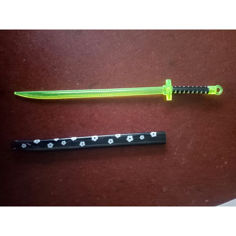 KIẾM NHỰA DÀI  33CM  TRANG TRÍ