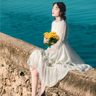 (Sănx 1c sz s) Váy vintage công chúa ren dáng xòe form rộng cổ tròn dài tay thuê hoa có hàng cúc giữa